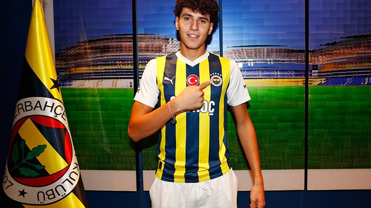 Fenerbahçe yeni transferin lisansını çıkardı