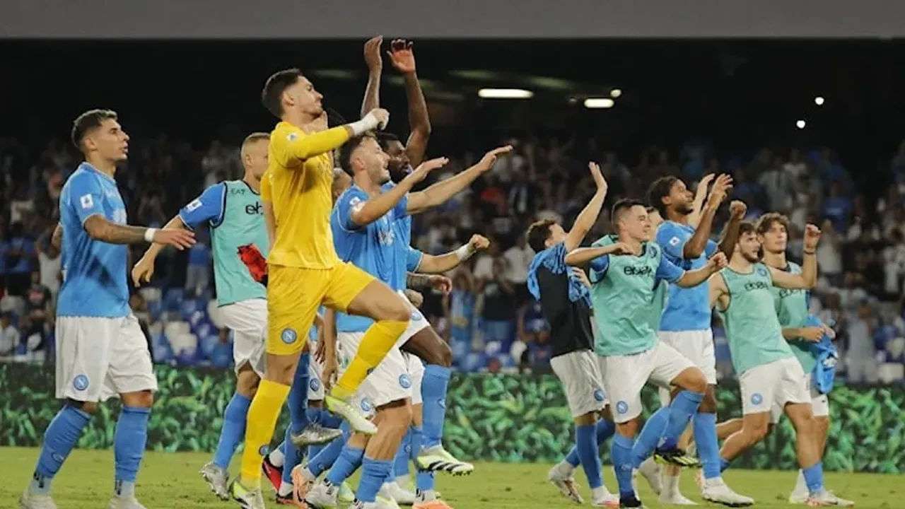 Napoli, Sassuolo’yu 2-0 yendi ve Serie A’da liderliğe yükseldi