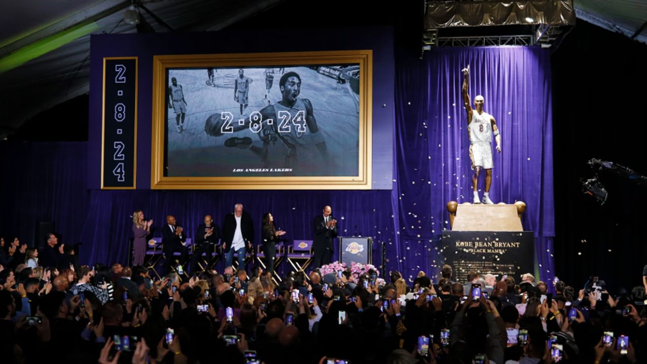 Kobe Bryant’ın heykelinin açılışı yapıldı