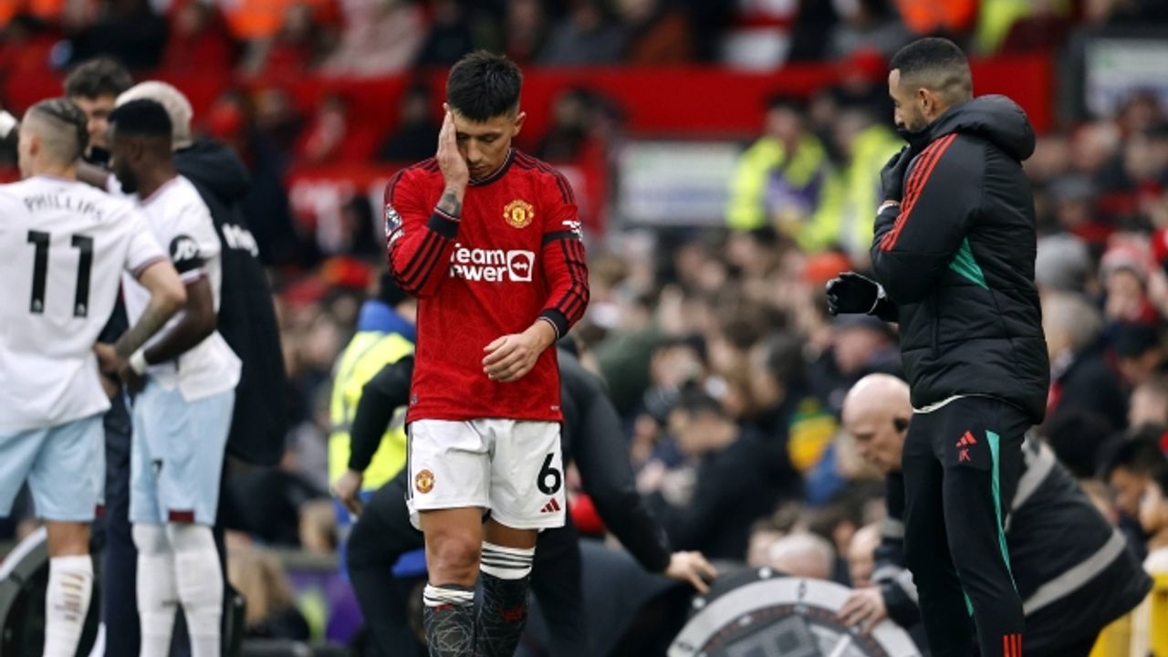 Manchester United'a, Martinez'den kötü haber