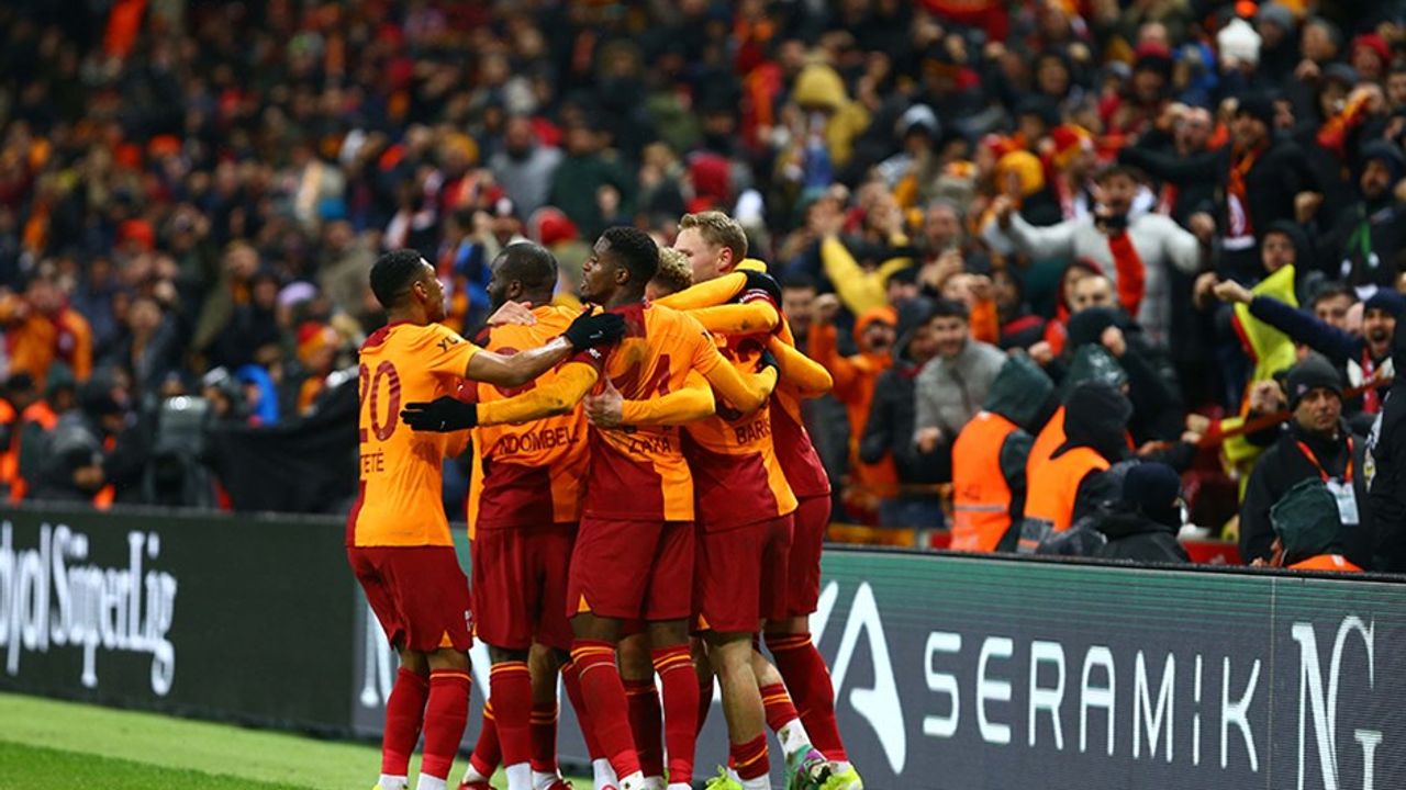 Galatasaray kadrosunu UEFA'ya gönderdi