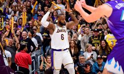 LeBron James şov yaptı; Lakers, Jazz’i devirerek play-in potasına girdi