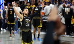 Stephen Curry, Sacramento Kings'i yıktı; Warriors seriye tutundu