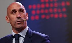 Madalya töreninde İspanyol futbolcuyu dudağından öpmüştü: Luis Rubiales için karar verildi...