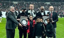 Beşiktaş, Atiba ve Quaresma'yı plaketle onurlandırdı
