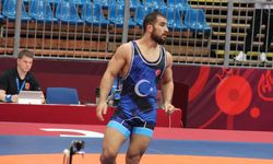 Feyzullah Aktürk, serbest stil 92 kiloda altın madalya sahibi oldu