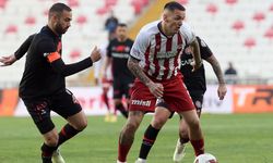 Sivasspor'a şok: Rey Manaj'da yırtık tespit edildi!