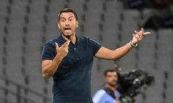 Bronckhorst'tan şok açıklama: 'Kupa kaldırmak bizim için kritik öneme sahip!'"