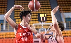 Ömer Kutluay büyük oynadı: U16 Erkek Basketbol Milli Takımı çeyrek finale yükseldi!