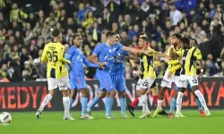 Fenerbahçe tribünlerinden "istifa" sloganları yükseldi!