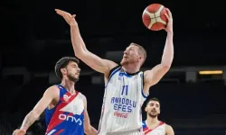 Anadolu Efes son hafta maçında galip