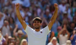 Carlos Alcaraz, Wimbledon'da finalde!