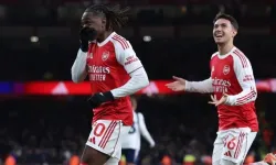 Arsenal, Tottenham engelini rahat geçti: 4-1!