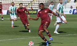 Trabzonspor – Fenerbahçe Derbisi Başladı: Papara Park’ta Nefesler Tutuldu