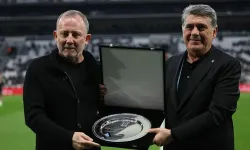 Sergen Yalçın’a Maç Öncesi Anlamlı Plaket! 100. Süper Lig Maçı Onurlandırıldı