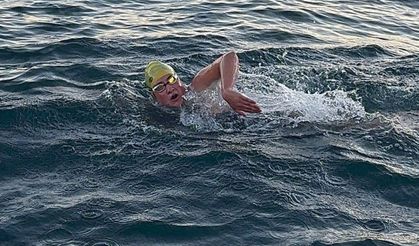 Yüzücü Aysu Türkoğlu, Cook Boğazı geçişine başladı