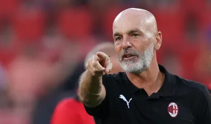 Stefano Pioli, Mor Menekşelere geri döndü!