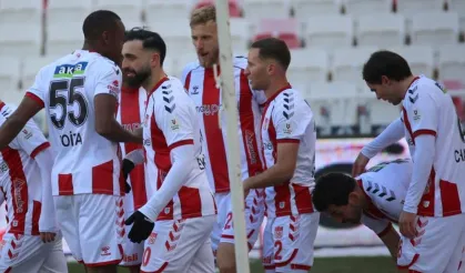 Sivasspor, Adana Demirspor engelini kolay geçti!