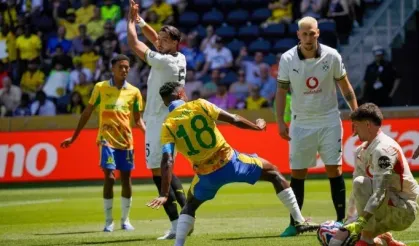 7 gollü maçta Borussia Dortmund güldü!