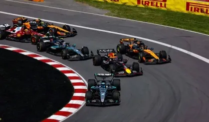 Kanada'da kazanan Mercedes oldu