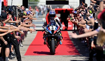 Toprak Razgatlıoğlu, İspanya’da ilk yarışı kazandı!