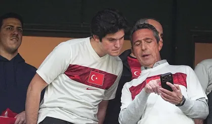 Ali Koç ve Oğlu, Türkiye – Romanya Maçını Tribünden İzledi