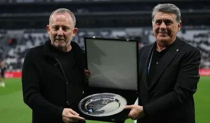 Sergen Yalçın’a Maç Öncesi Anlamlı Plaket! 100. Süper Lig Maçı Onurlandırıldı