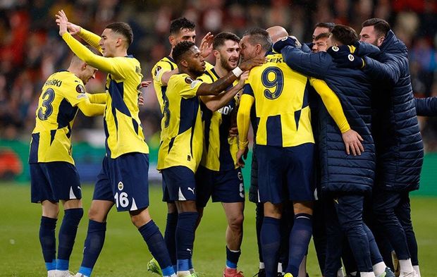 Fenerbahçe'den Galatasaray'a transfer çalımı! Yönetim, Süper Lig'in 2 yıldızını bitiriyor...