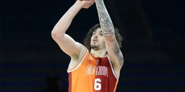 Galatasaray'ın genç yıldızı Sadık Emir Kabaca'dan büyük başarı