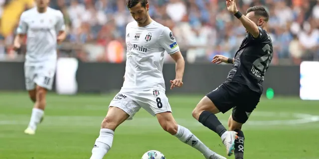 Salih Uçan: Burada yenilmeyen bir rakibe karşı 4 gol bulduk