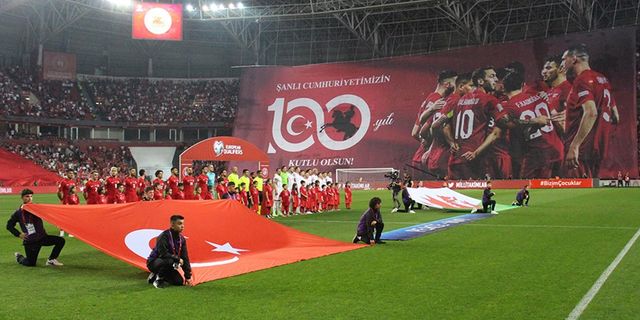 Türkiye'nin golü 'teknik arıza'ya takıldı; ofsayt çizgisi çekilemedi