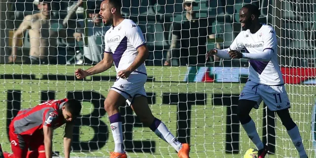 Fiorentina 3 puanı 2 golle kaptı!