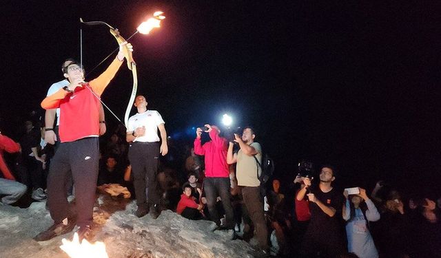 Mete Gazoz, 100. yıl için okunu sönmeyen ateşle attı