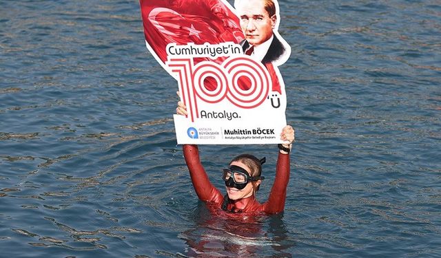 Milli sporcu Şahika Ercümen'den '100. Yıl' dalışı