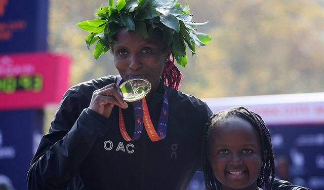 52. New York Maratonu'nu erkeklerde Etiyopyalı Tola, kadınlarda Kenyalı Obiri kazandı