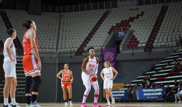 Antalya Büyükşehir Belediyespor Toroslar Basketbol farklı mağlup