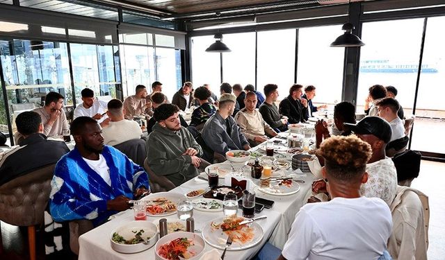 Beşiktaşlı futbolcular moral yemeğinde buluştu