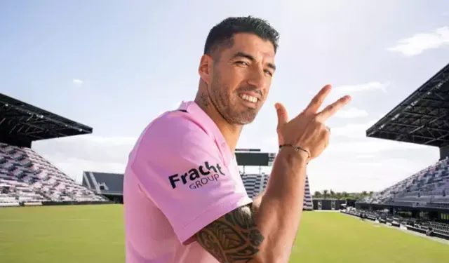 Luis Suarez bu sefer takım arkadaşını ısırdı!