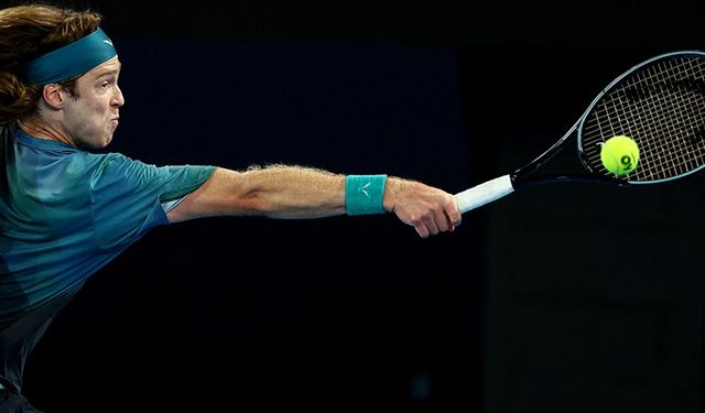 Yarı finalde Novak Djokovic'in rakibi İtalyan Sinner oldu