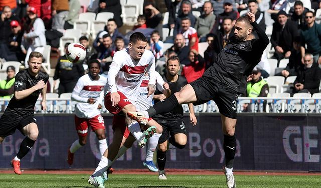 Sivasspor'dan 4 gollü galibiyet; Pendikspor dağıldı