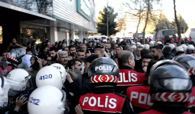 Van'daki olaylar nedeniyle Vanspor-Ankaraspor maçı ertelendi