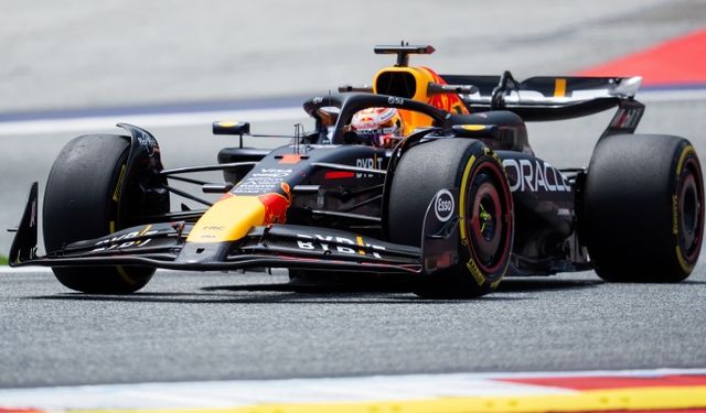 F1 Avusturya GP'sinin sprint turunda Verstappen güldü