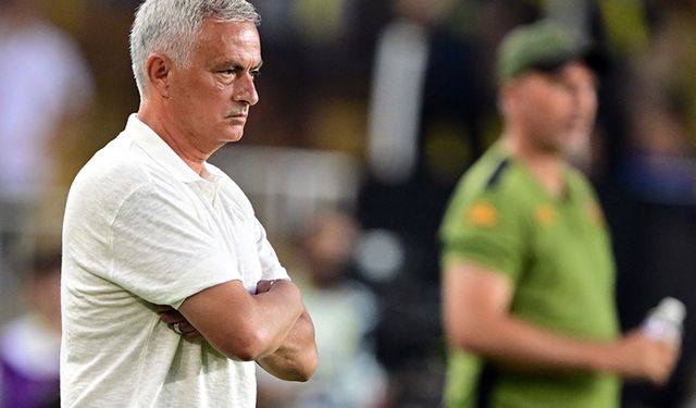 Mourinho: "Böyle bir statta maç oynamak kabul edilemez"