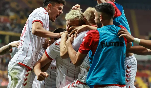 Sivasspor'dan muhteşem geri dönüş! Geriden gelip 3 puanı kaptı!