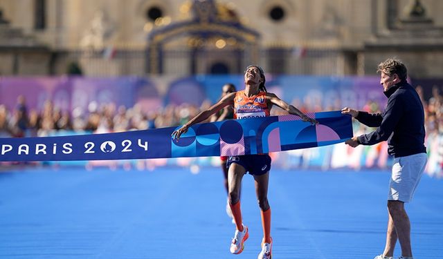 Kadınlar maratonda Sifan Hassan rekor kırdı