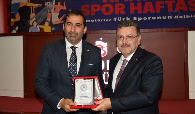 Trabzonspor Kulübü Asbaşkanı ödül aldı! "En iyi spor adamı"