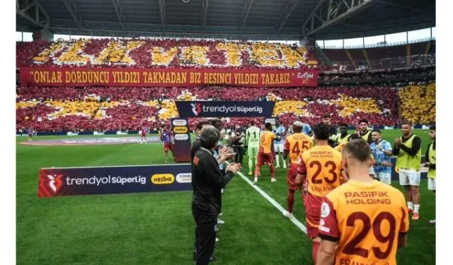 Başakşehir'den örnek davranış: Şampiyona alkış!