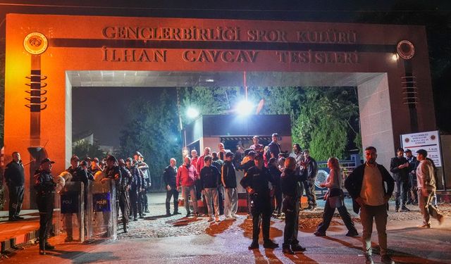 Gençlerbirliği Taraftarları Genel Kurul Talebiyle Tesislerde Toplandı