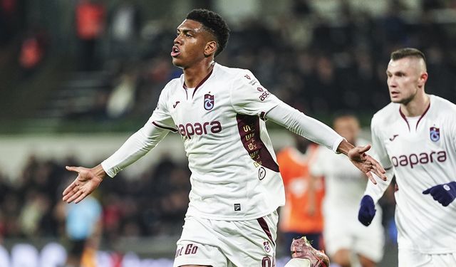 Trabzonspor, 10 kişi kalan Başakşehir’i 4-3 yenerek yenilmezlik serisini 8 maça çıkardı
