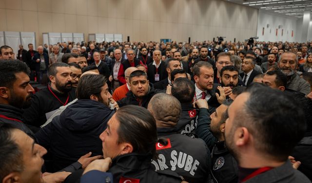Gençlerbirliği'nin Olağanüstü Genel Kurulunda Gerginlik! Mehmet Kaya Çekildi, Arda Çakmak Başkan Seçildi